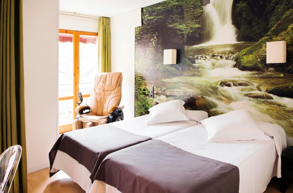 Hospedium Hostal Un Punto Chic Huesca Rum bild