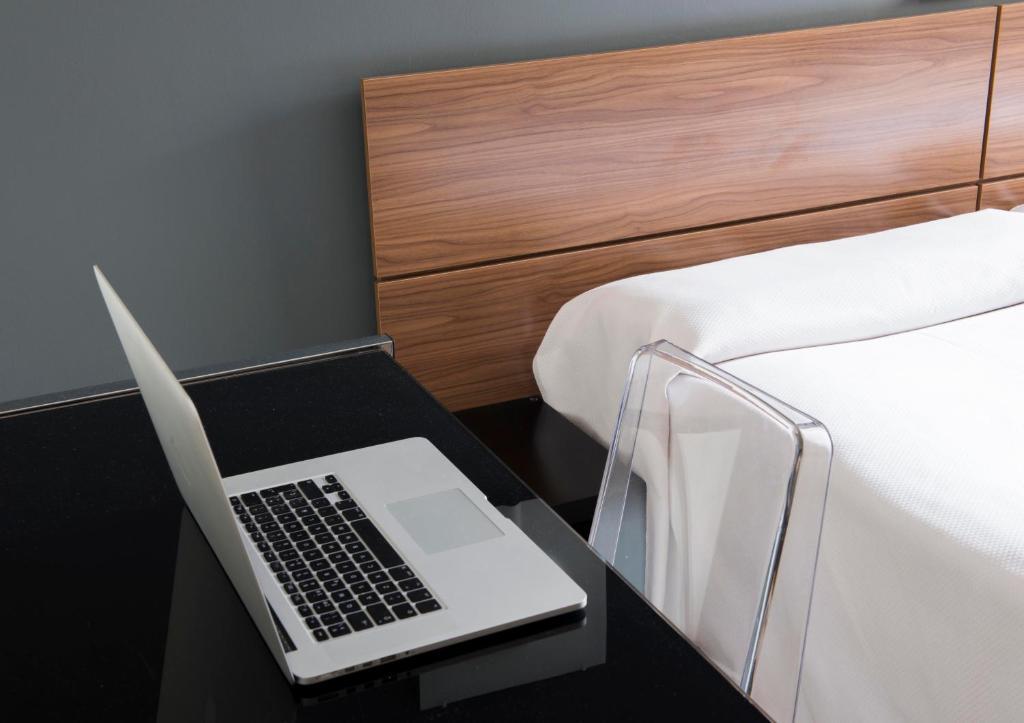 Hospedium Hostal Un Punto Chic Huesca Rum bild