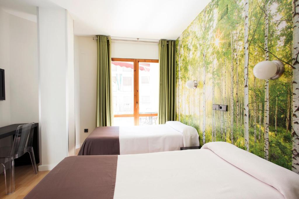 Hospedium Hostal Un Punto Chic Huesca Exteriör bild