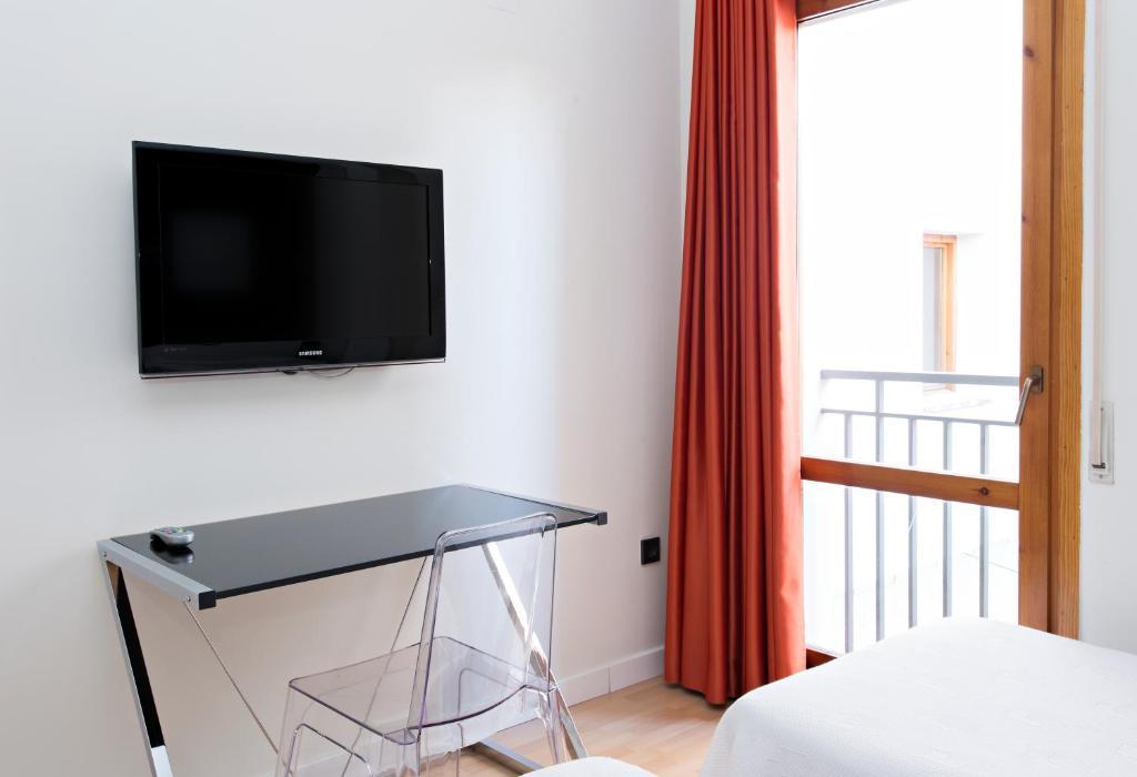 Hospedium Hostal Un Punto Chic Huesca Exteriör bild